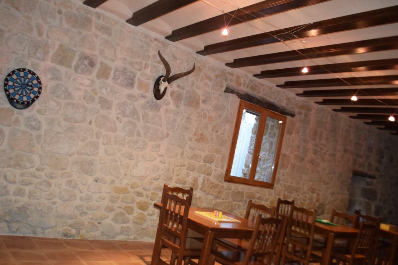 Apartamentos La Muralla Horta de Sant Joan Ngoại thất bức ảnh